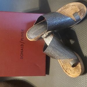 EUC Donald/Pliner Gunmetal Glitter Wedge Sandals